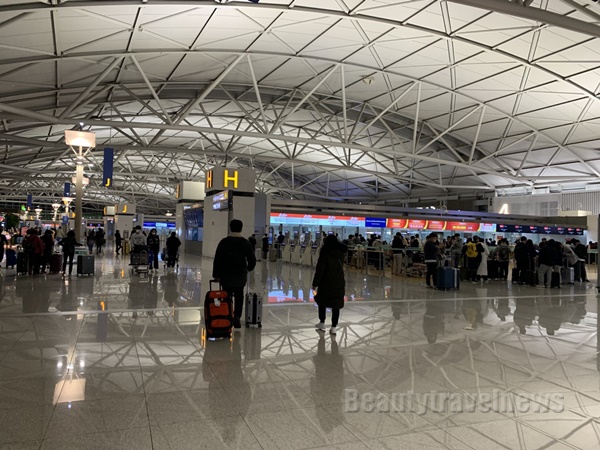 [현장 포토] 해외여행객으로 점점 북적이는 인천국제공항 제1터미널